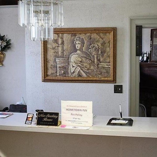 Hometown Inn Staunton image 11